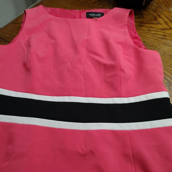 Sleeveles Dress - Picture 2 of 5